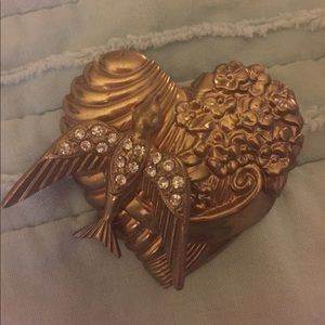 80s heart brooch